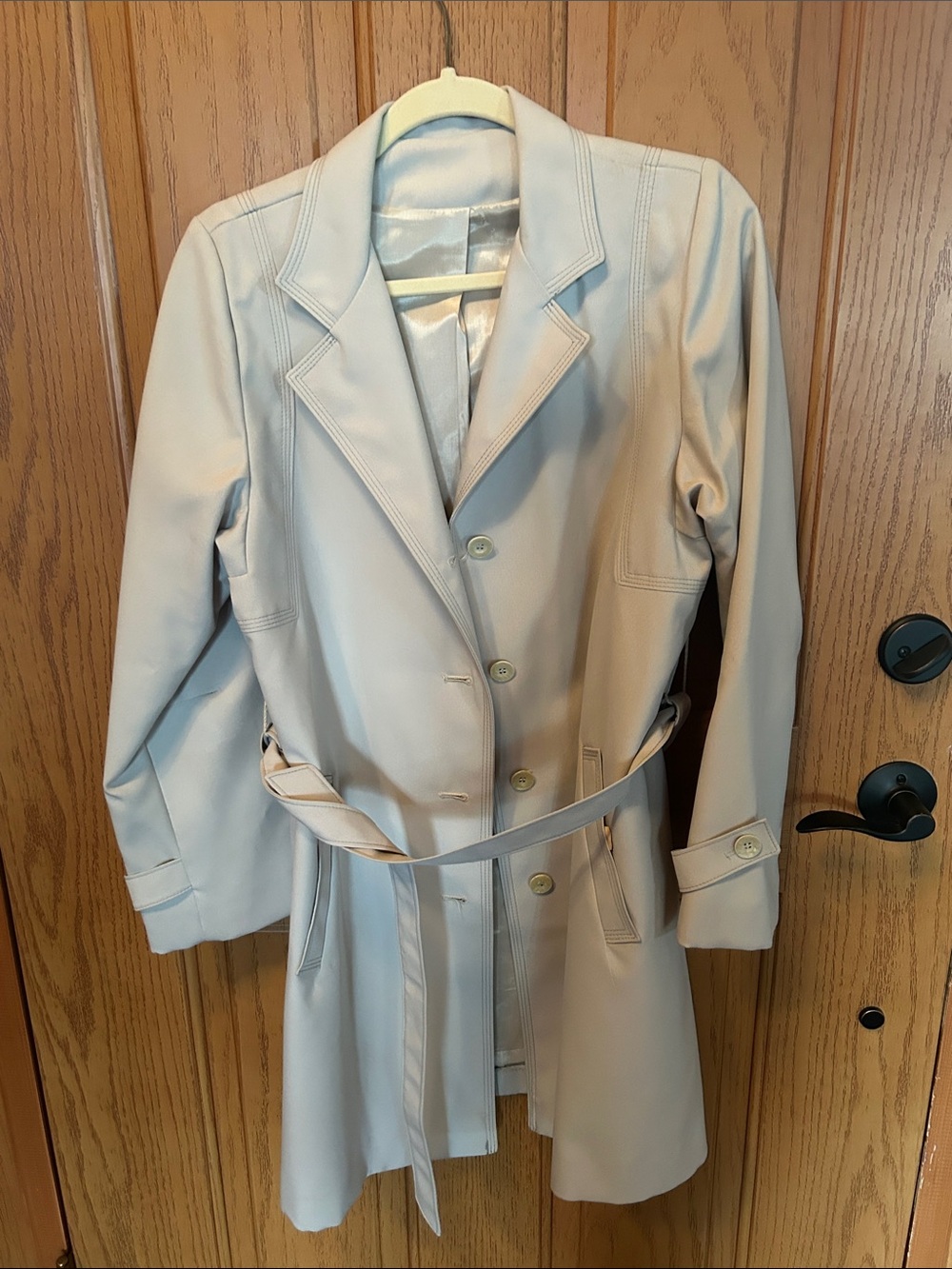 VTG Bonders Classic Cream Belted Trench Coat with Notch Collar